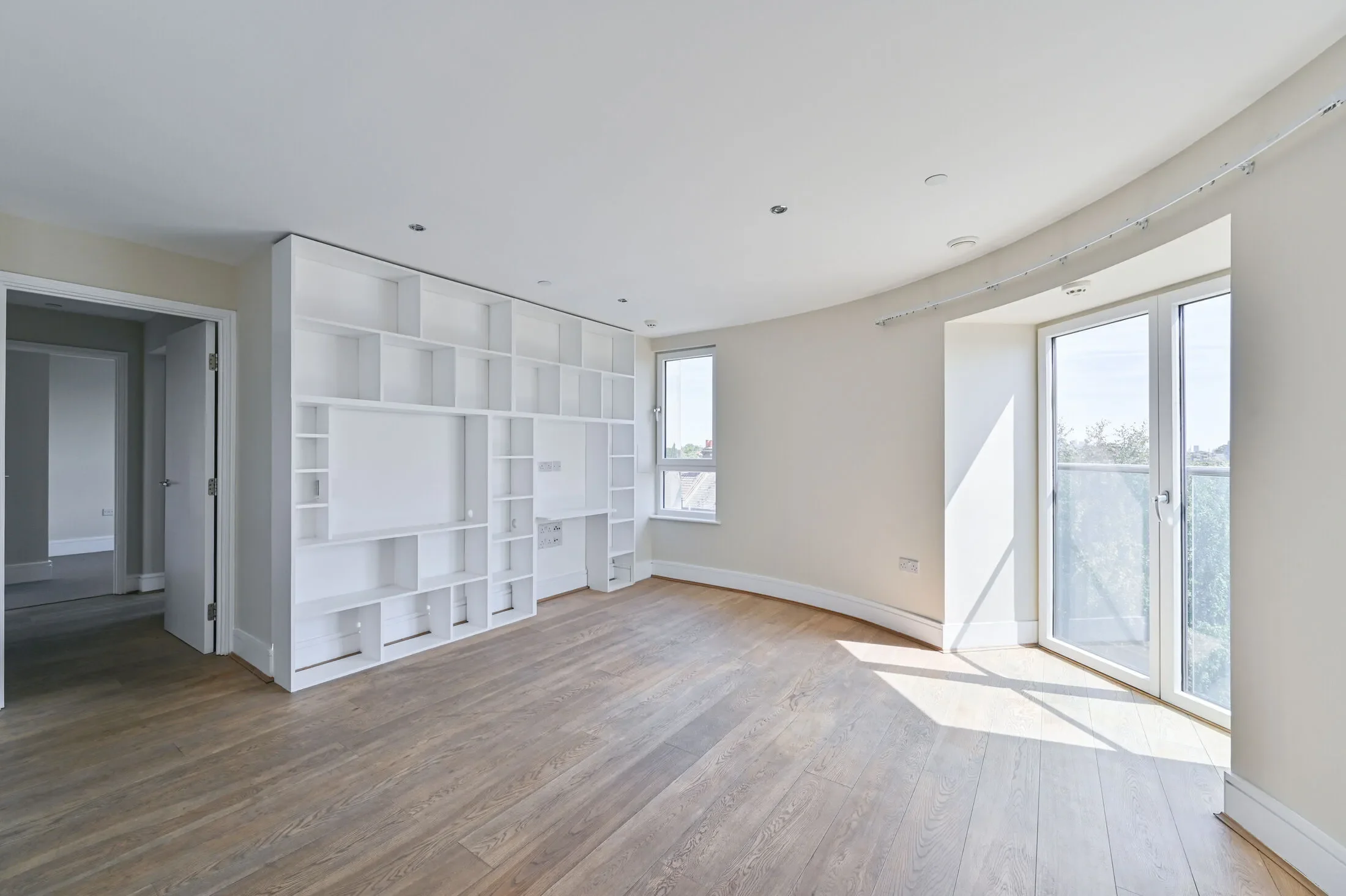Flat Clapham High Street in Greater London