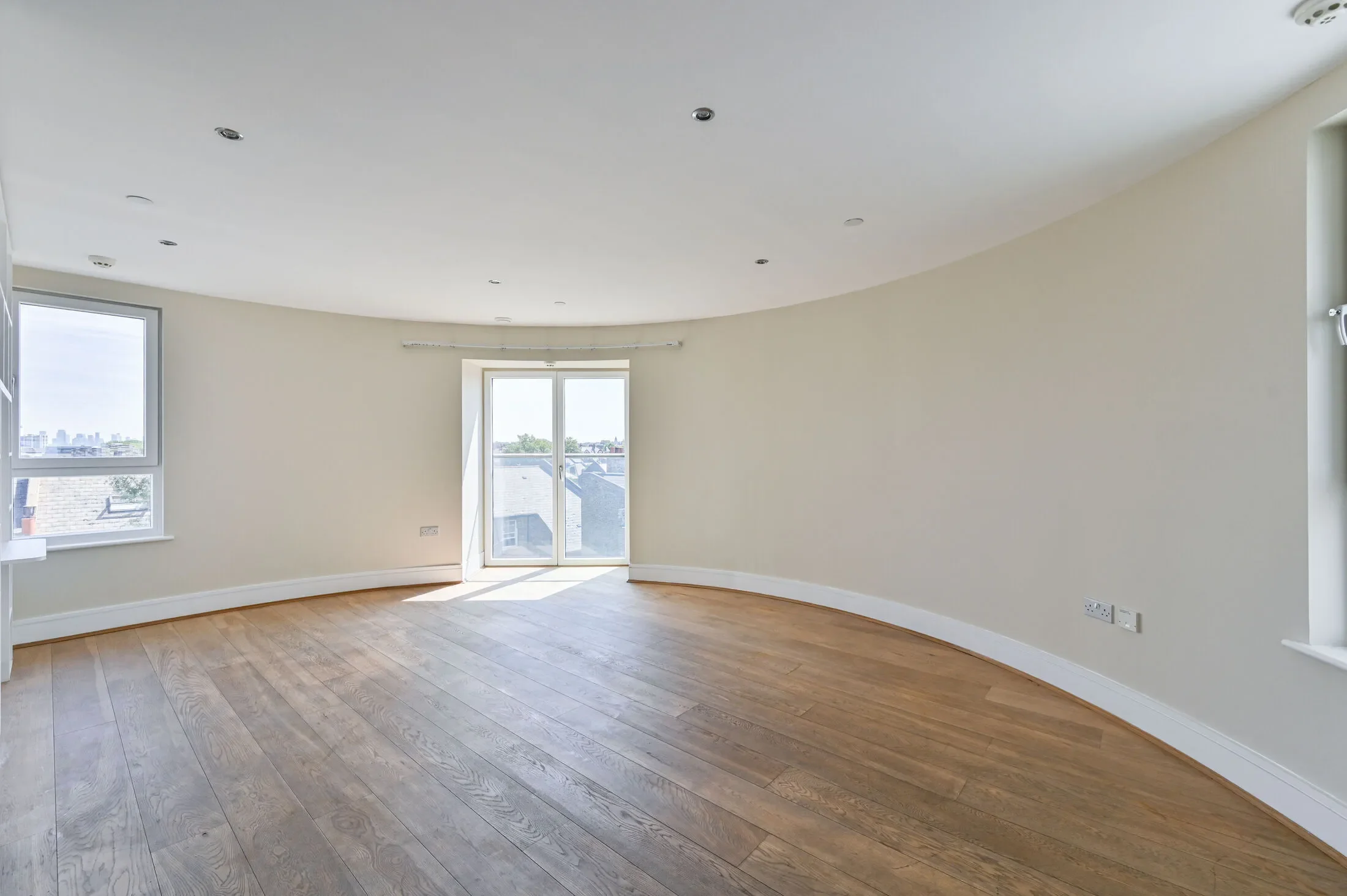 Flat Clapham High Street in Greater London