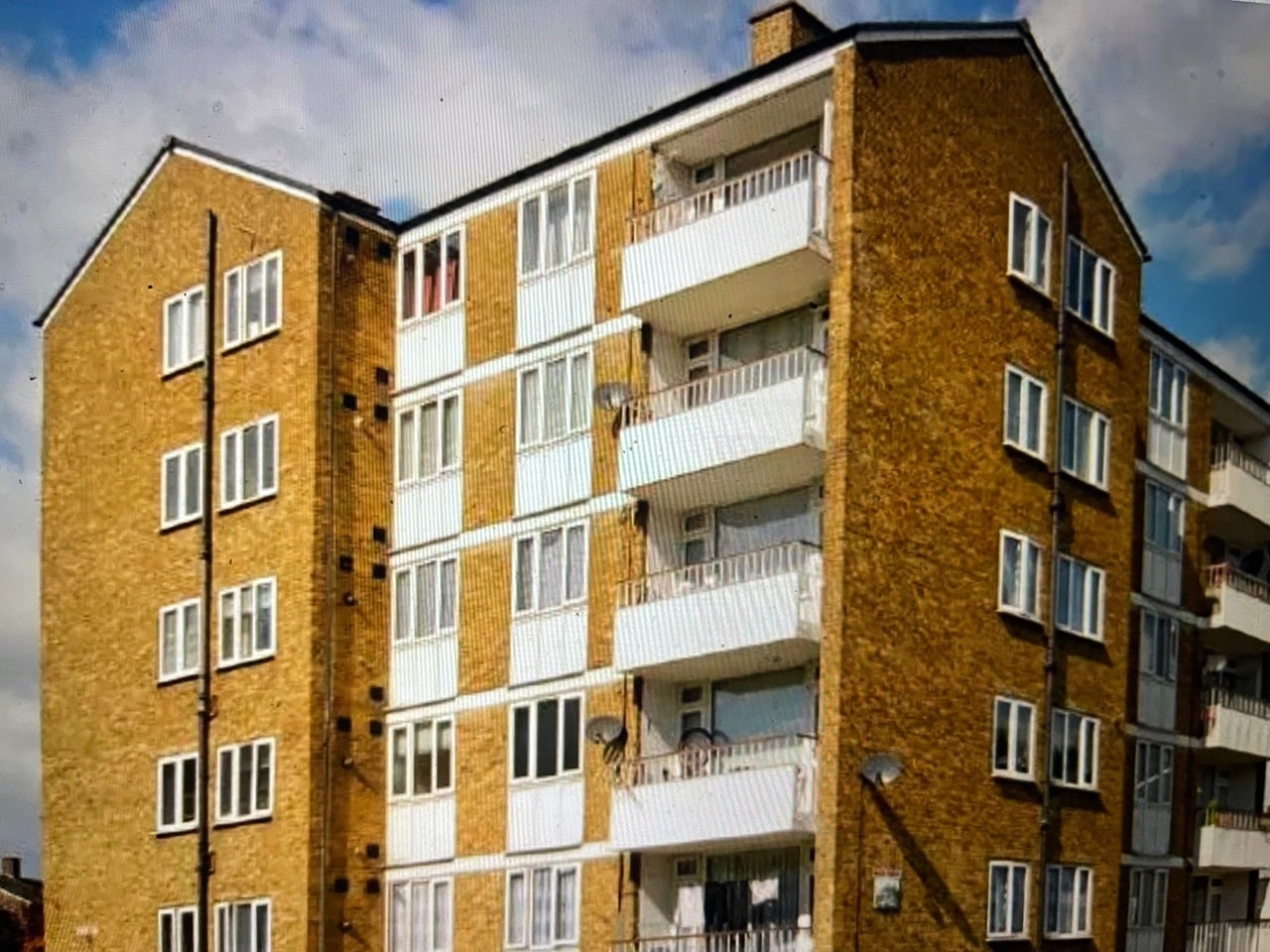 Flat Casterbridge Road in Greater London