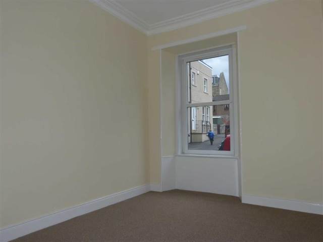 Flat Step Row in Dundee