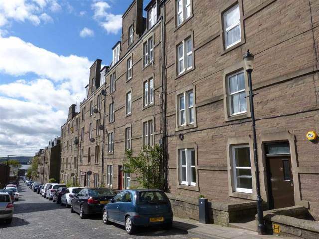 Flat Step Row in Dundee
