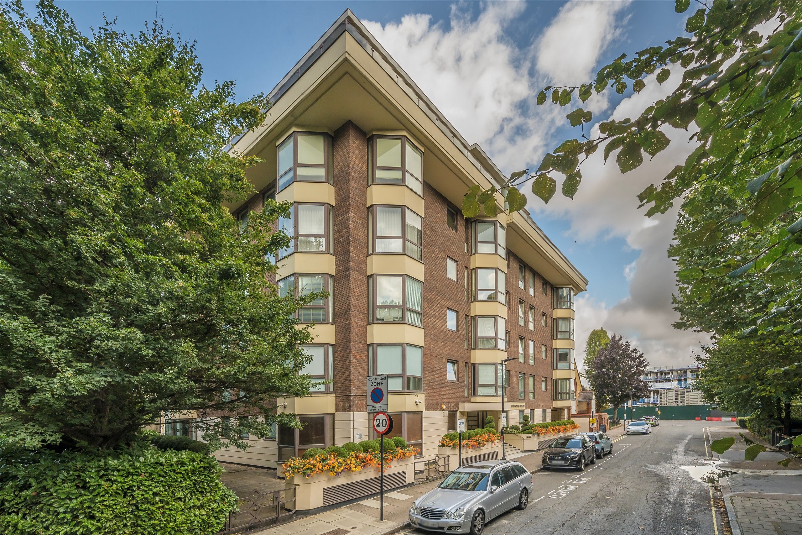 Flat Queen's Terrace in City of Westminster