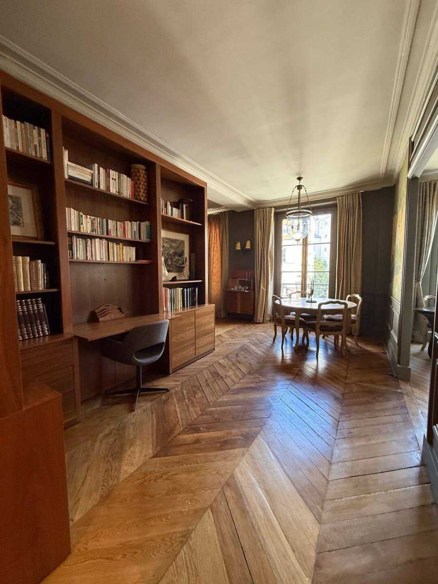Flat Rue Pierre Fontaine in Paris