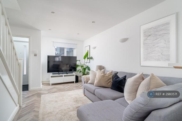 House Foxglove Way in Greater London