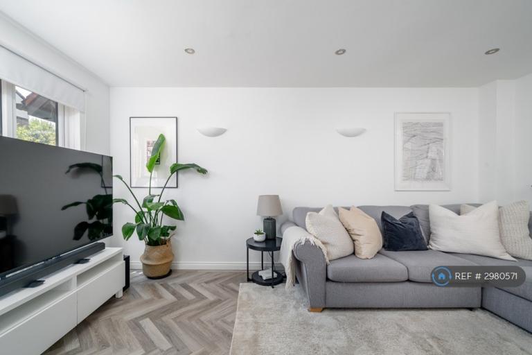 House Foxglove Way in Greater London