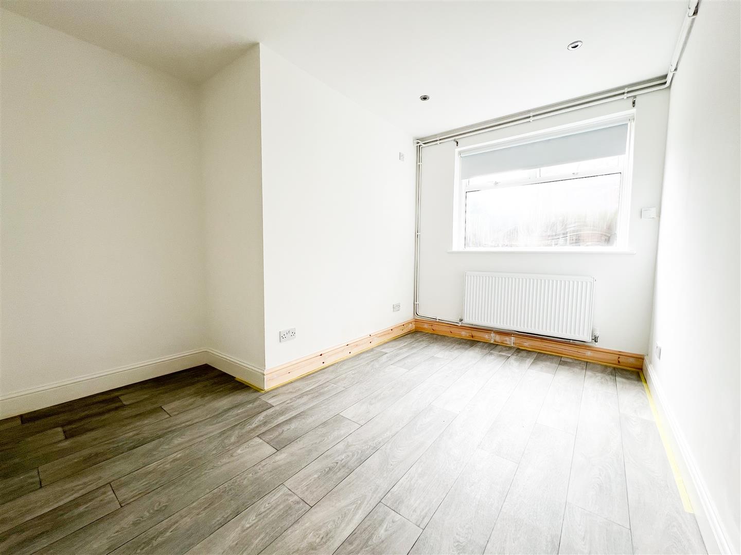 Flat Godson Road in Greater London