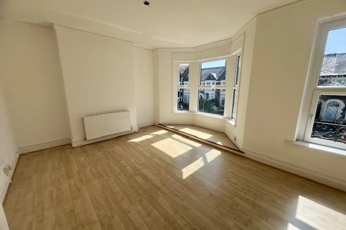 Flat Cowbridge Road East in Cardiff