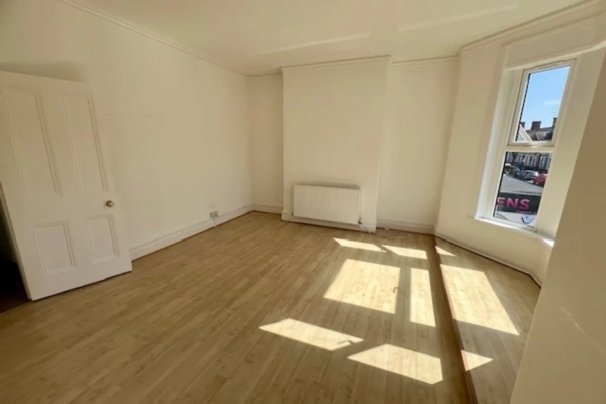 Flat Cowbridge Road East in Cardiff
