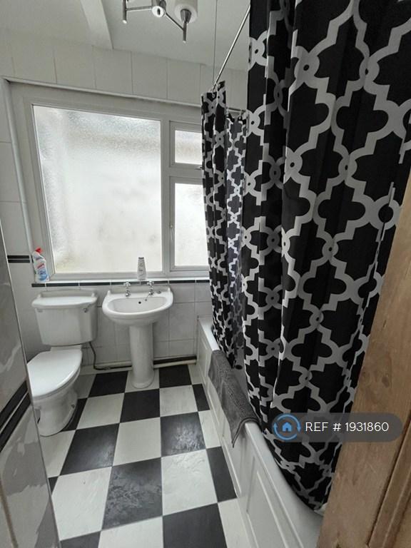 Room Beechwood Road in Swansea