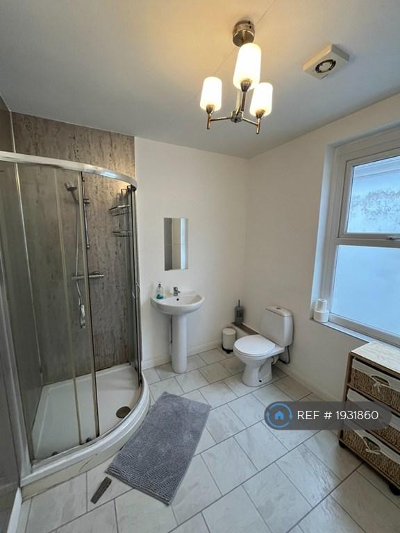 Room Beechwood Road in Swansea