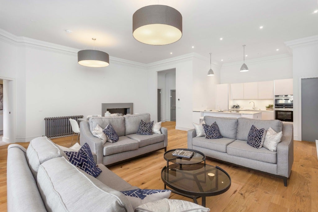 Flat Donaldson Drive in City of Edinburgh