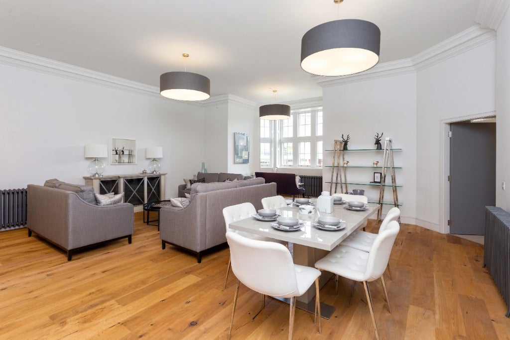 Flat Donaldson Drive in City of Edinburgh