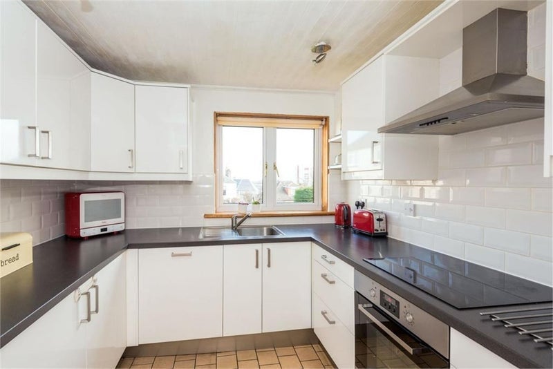 Room Gracemount Avenue in City of Edinburgh