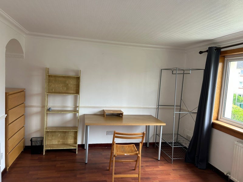 Room Gracemount Avenue in City of Edinburgh