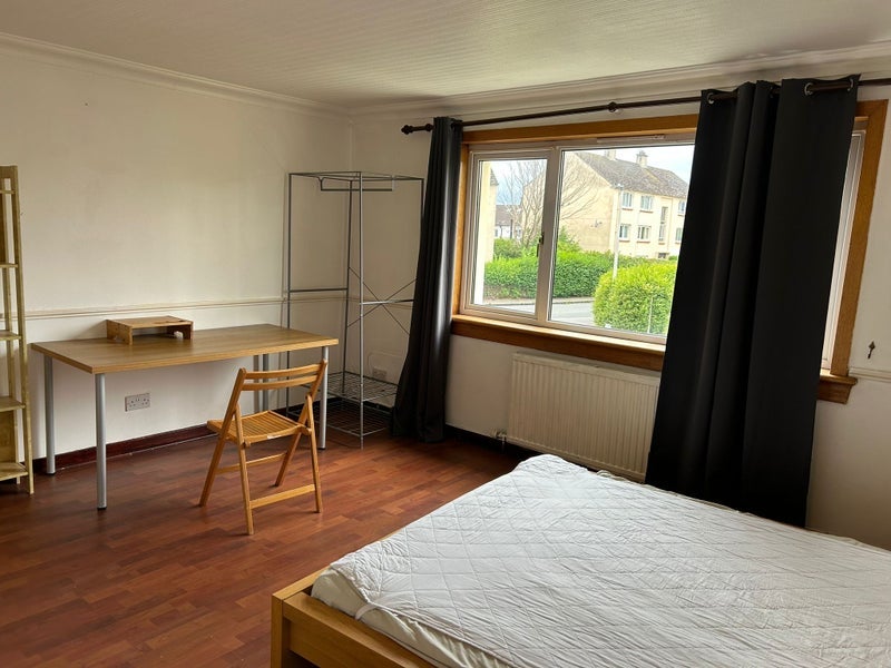 Room Gracemount Avenue in City of Edinburgh