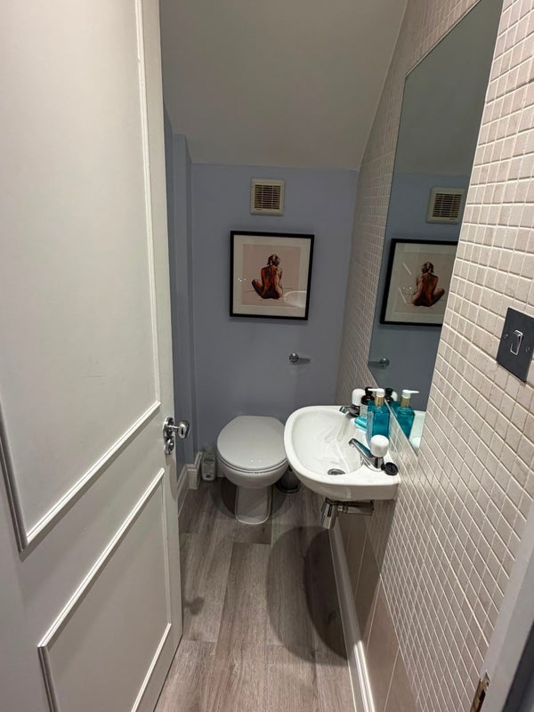 Room Battersea High Street in Greater London