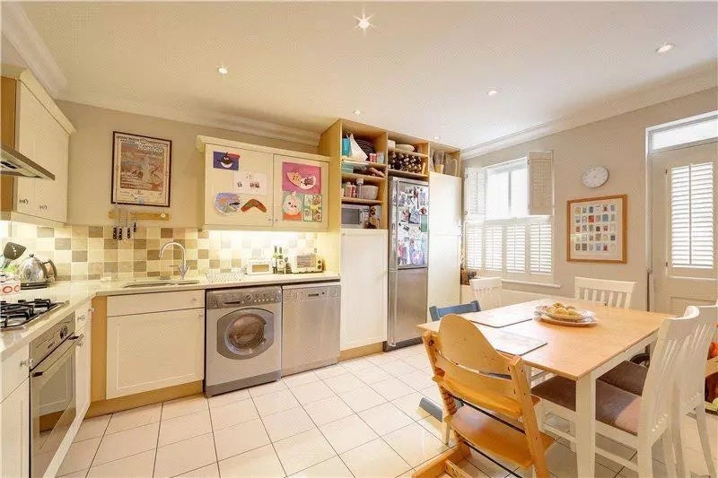 Room Battersea High Street in Greater London