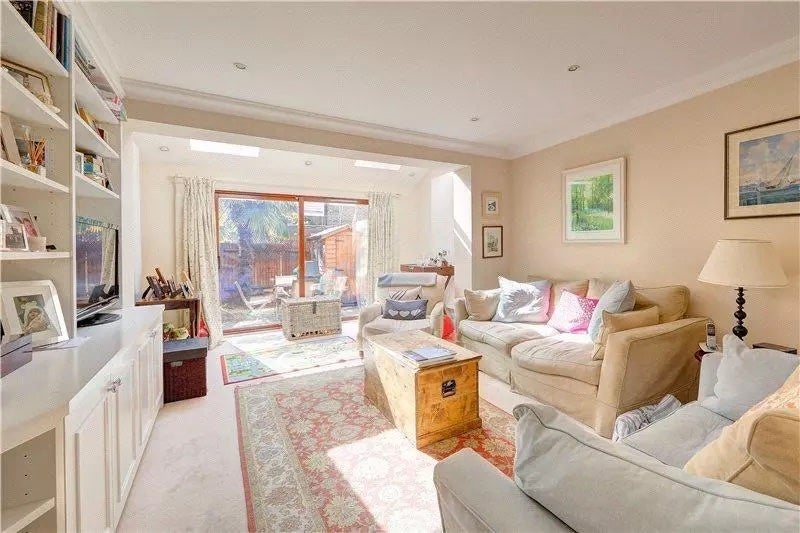 Room Battersea High Street in Greater London