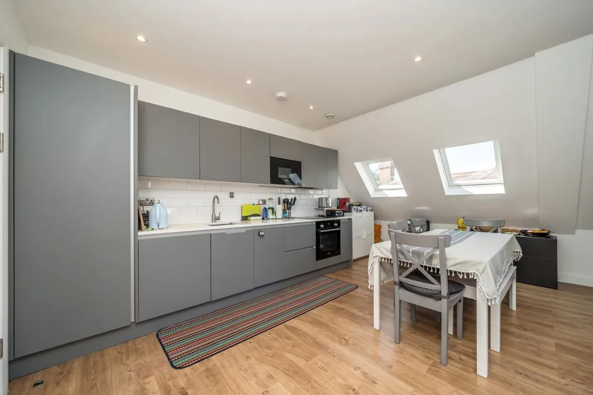 Flat Gunnersbury Avenue in Greater London