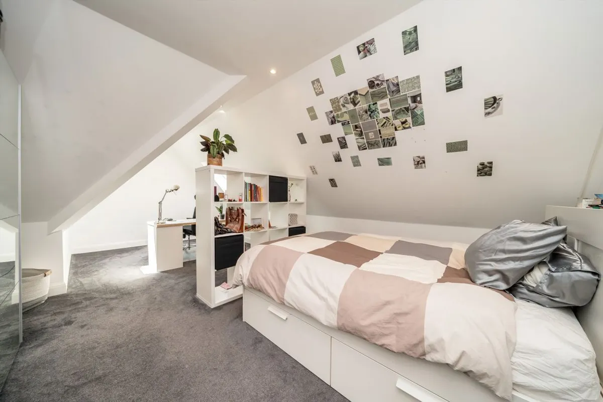 Flat Gunnersbury Avenue in Greater London