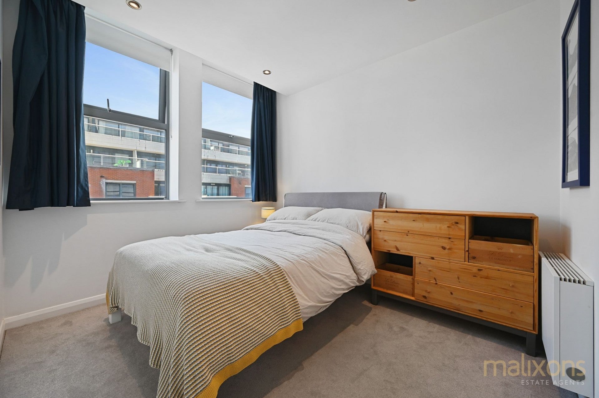 Flat Streatham High Road in Greater London