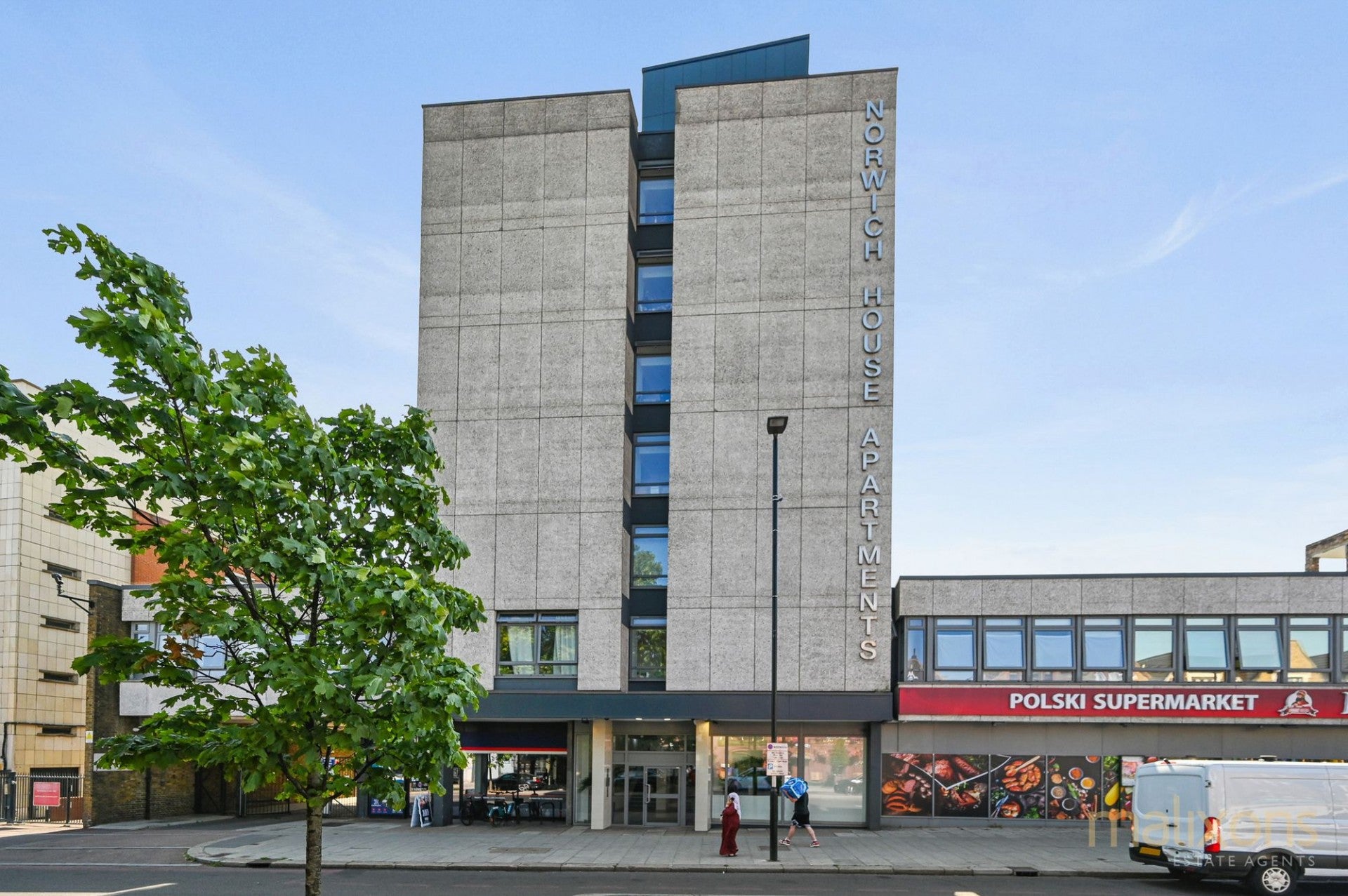 Flat Streatham High Road in Greater London