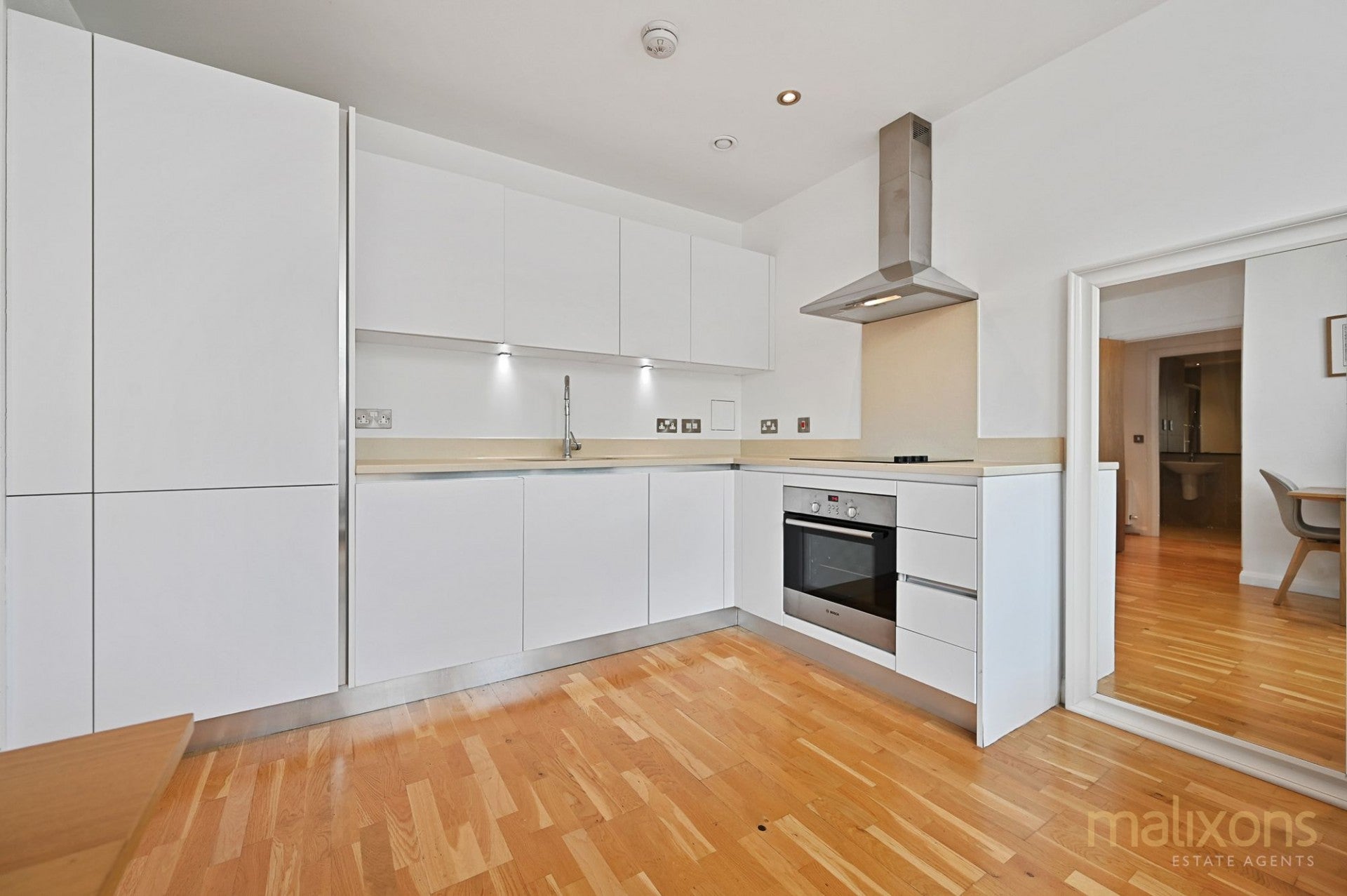 Flat Streatham High Road in Greater London
