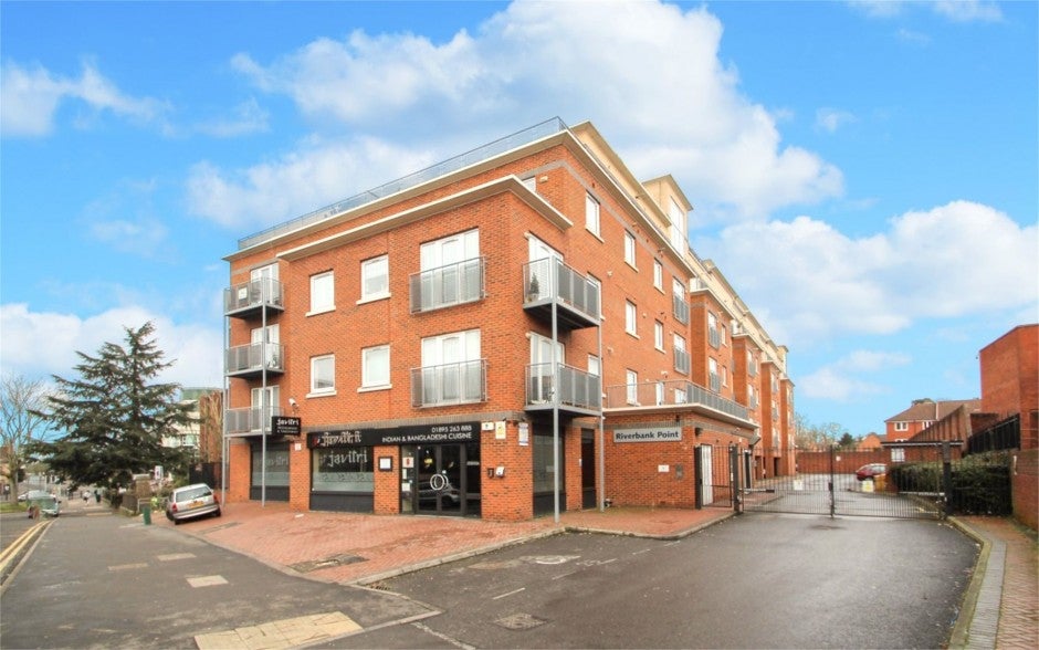 Flat High Street in Greater London