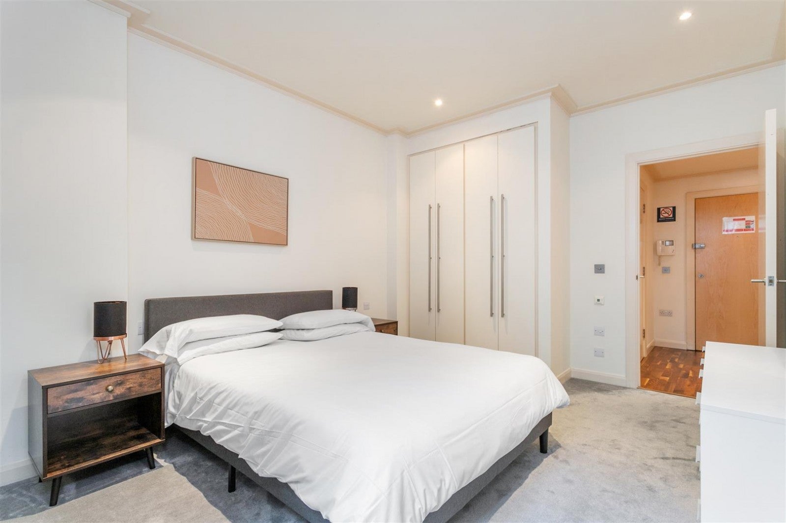 Flat South Quay Square in Greater London