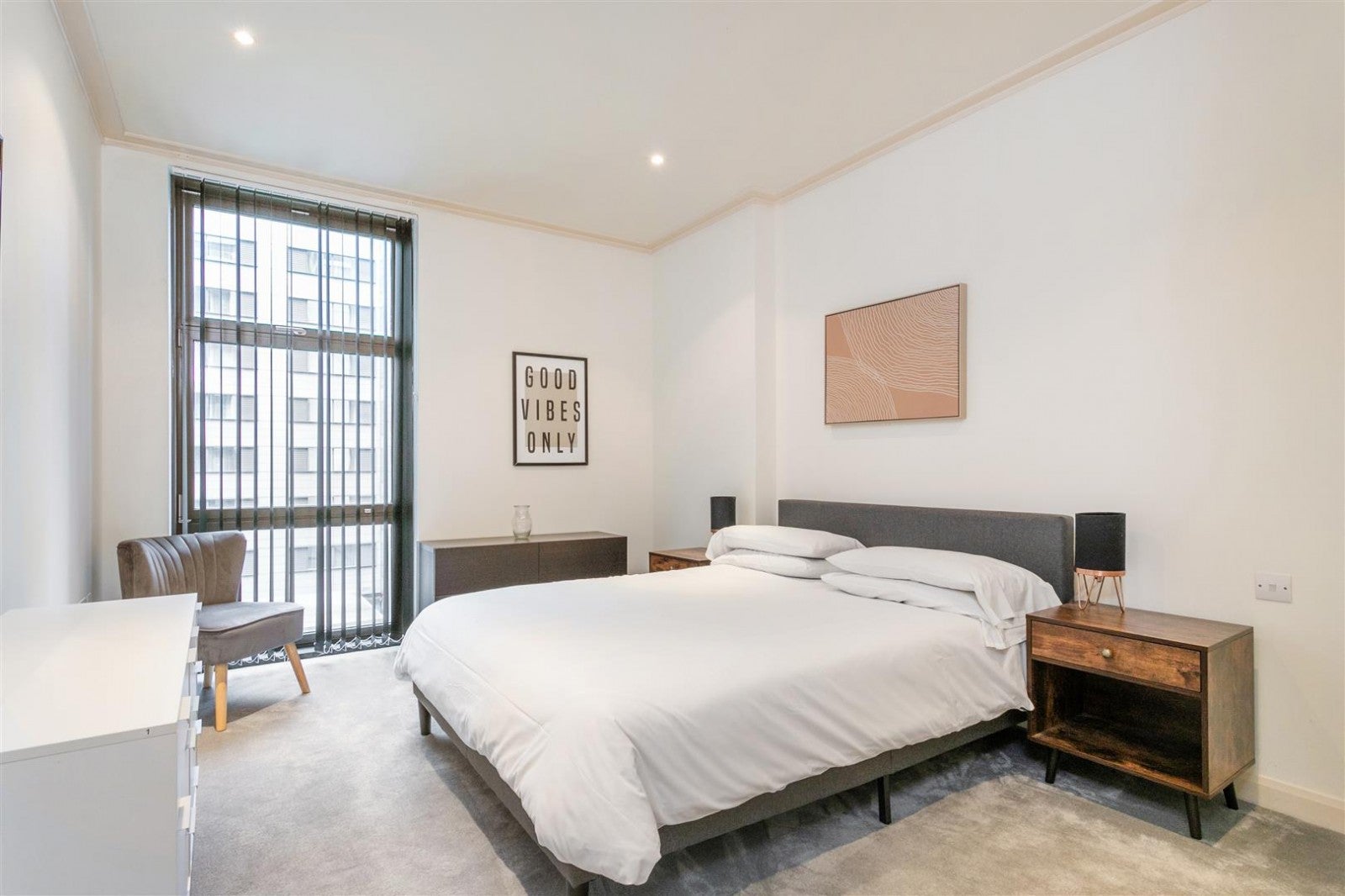 Flat South Quay Square in Greater London