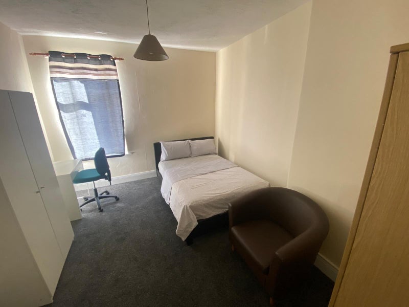 Room Sunningdale Avenue in North Tyneside