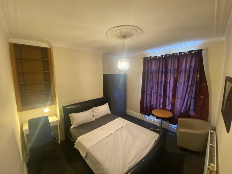 Room Sunningdale Avenue in North Tyneside