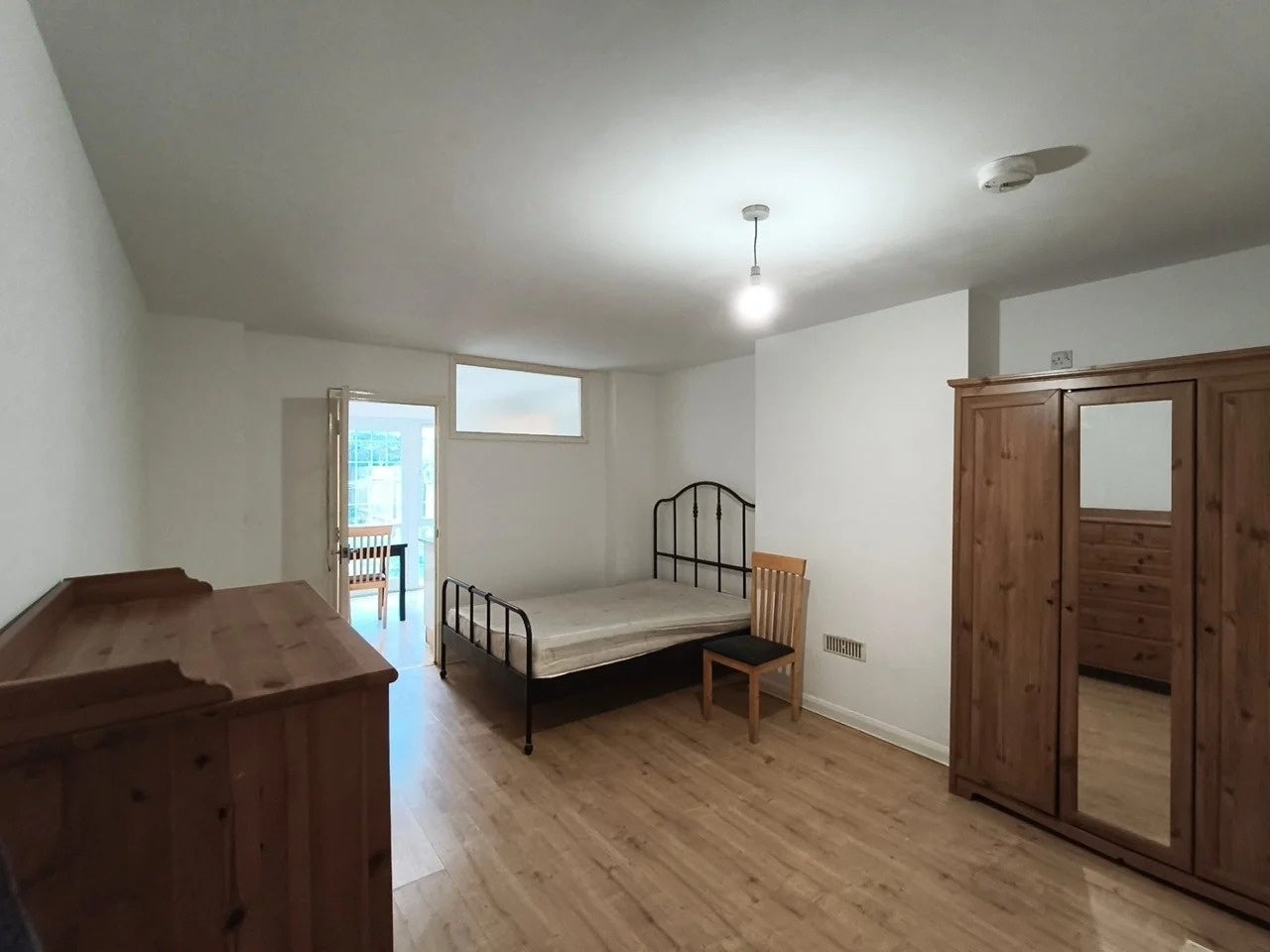Flat Heathfield Gardens in Greater London