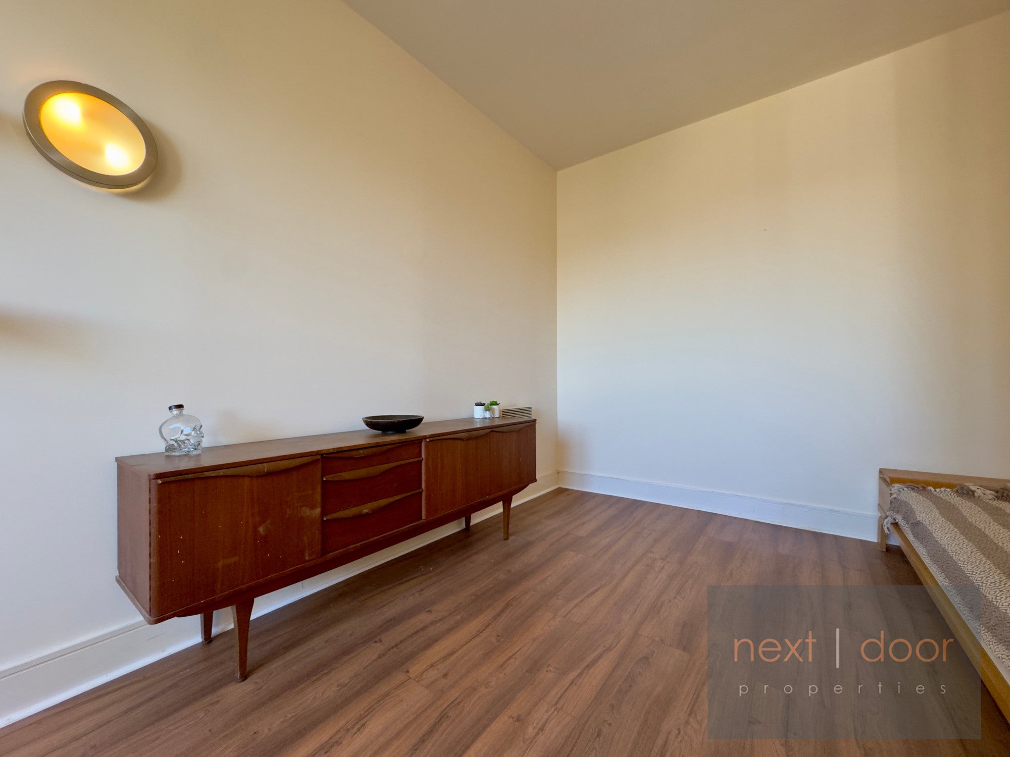 Flat Peckham Grove in Greater London