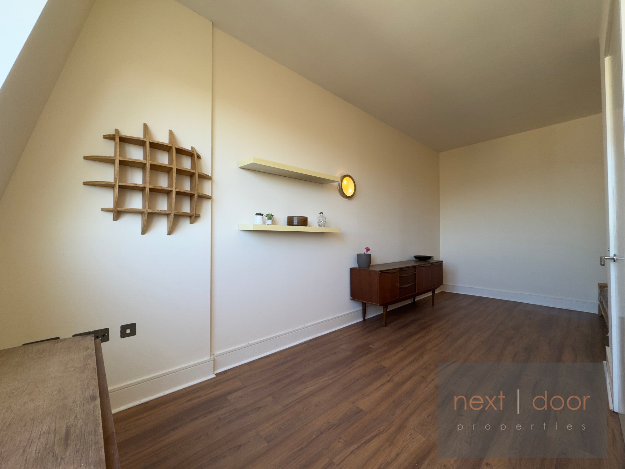 Flat Peckham Grove in Greater London