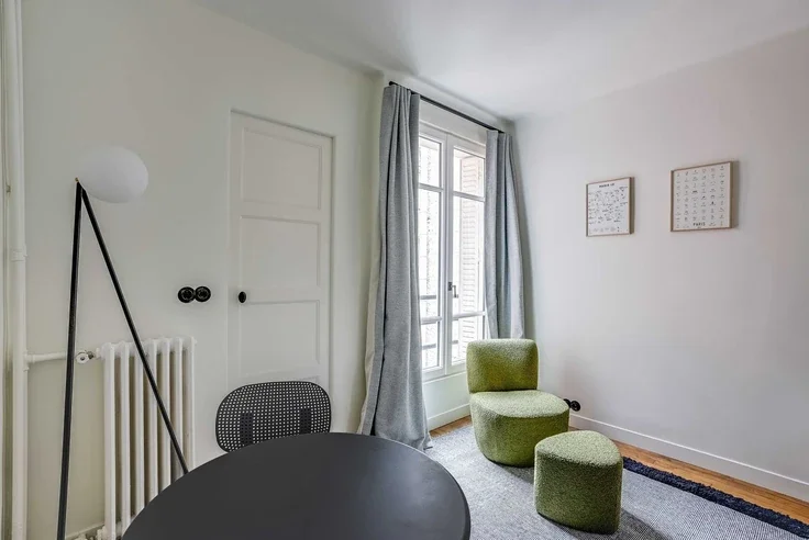 Flat Rue Mansart in Paris