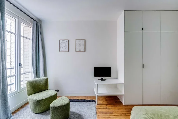 Flat Rue Mansart in Paris