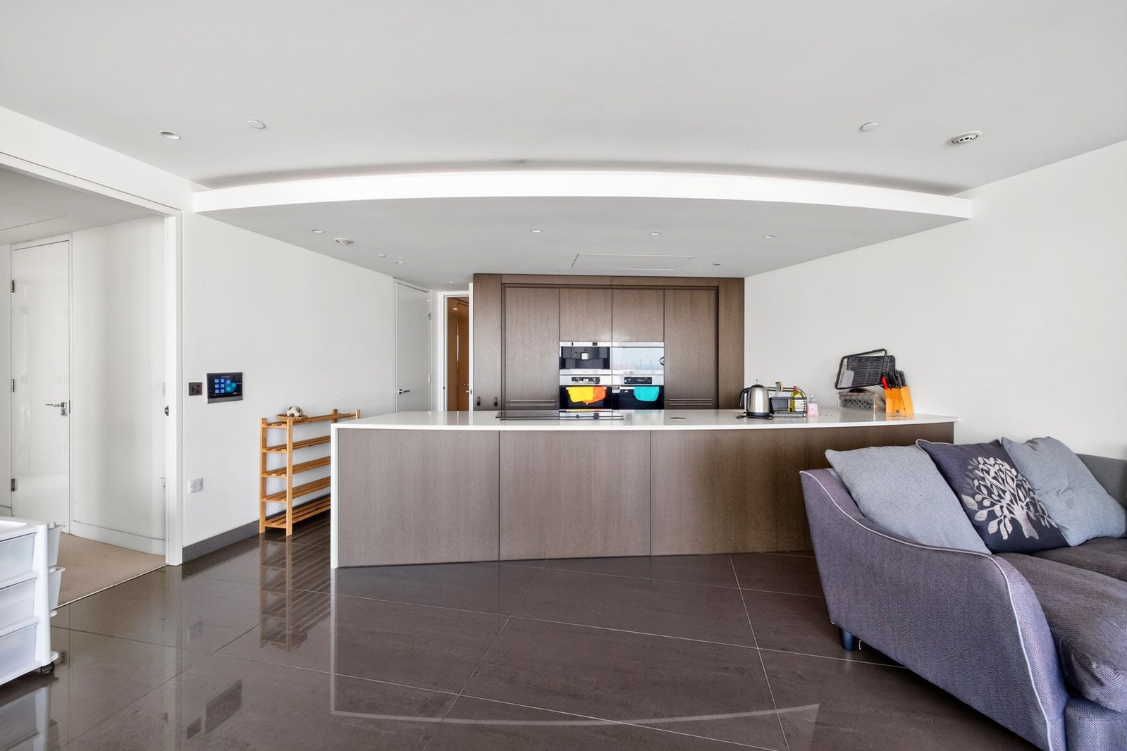 Flat Nine Elms Lane in Greater London