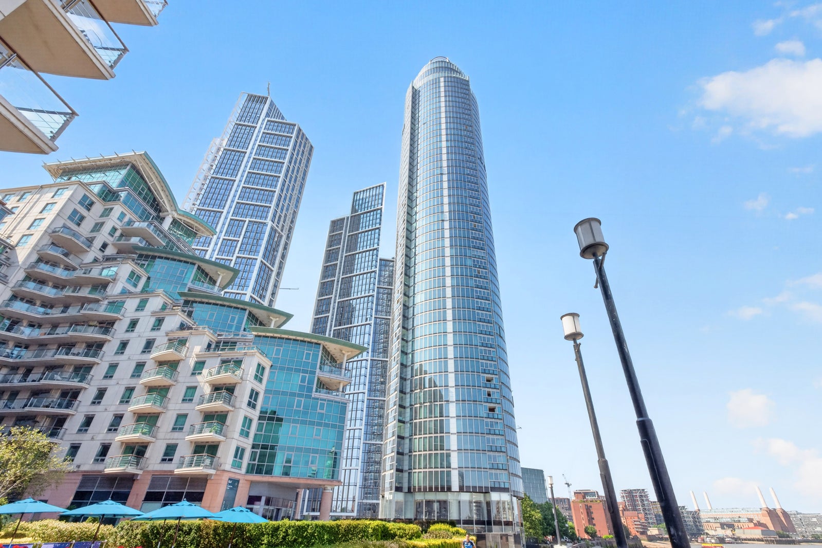 Flat Nine Elms Lane in Greater London