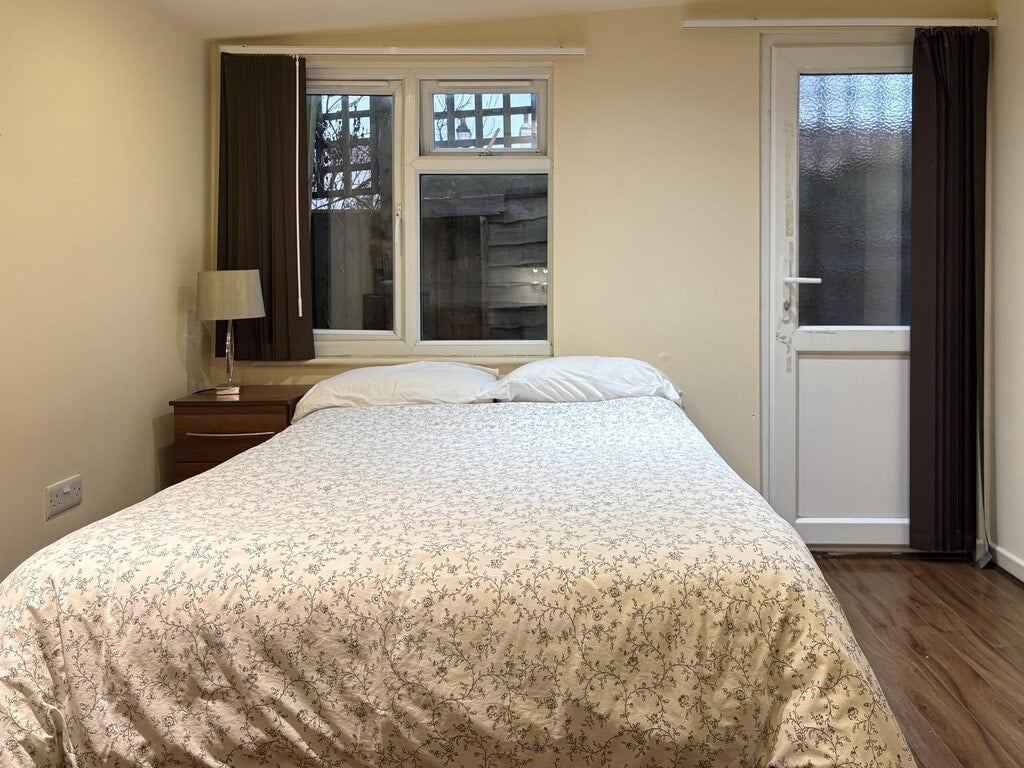 Flat Cranhurst Road in Greater London