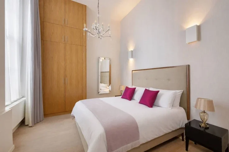 Flat Pont Street in Greater London
