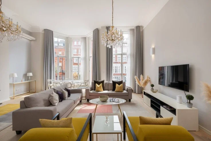 Flat Pont Street in Greater London