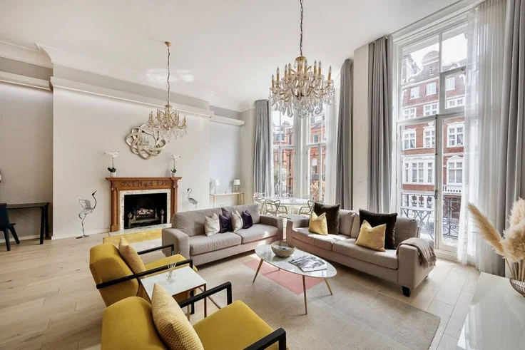 Flat Pont Street in Greater London
