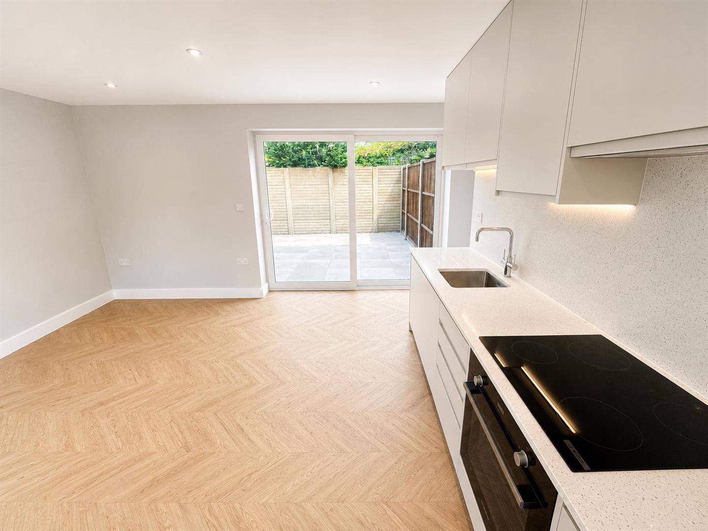 Flat Halons Road in Greater London
