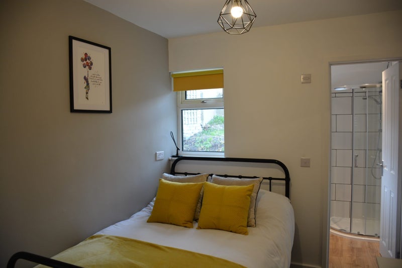 Room Air Balloon Road in Bristol