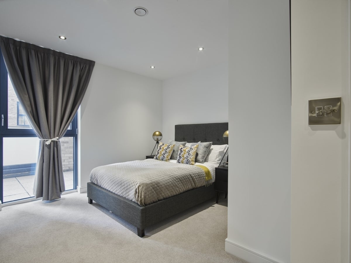 Flat Montrose Crescent in Greater London