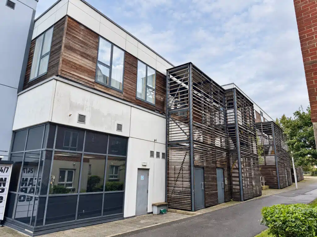 Flat Garden Quays in Poole