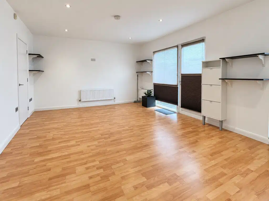 Flat Garden Quays in Poole