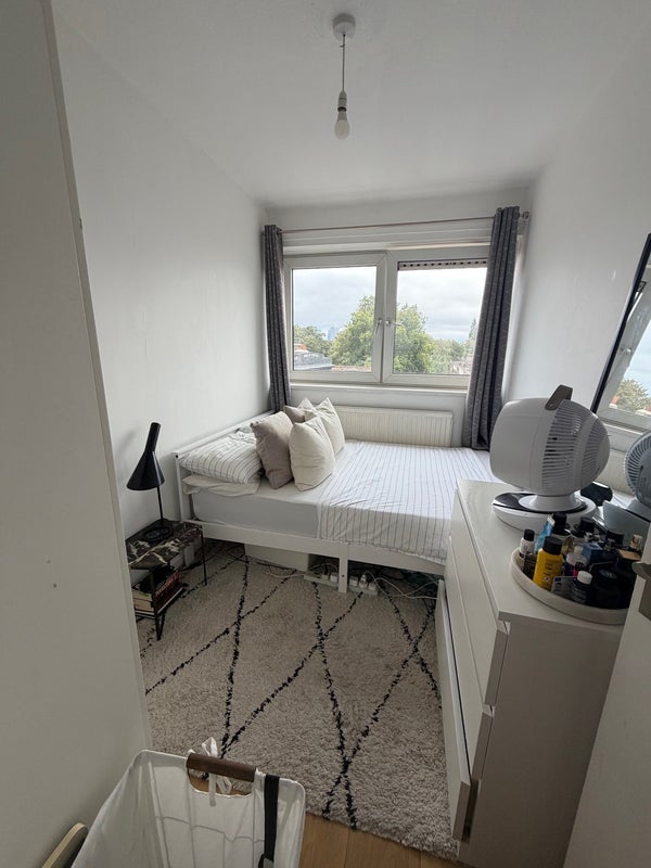 Room Massingham Street in Greater London