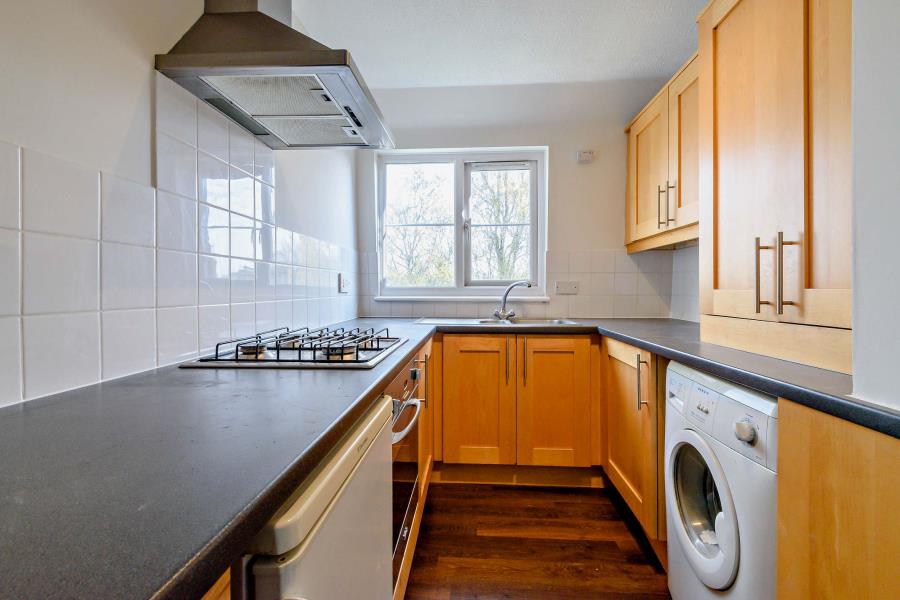 Flat Woodside Road in Amersham